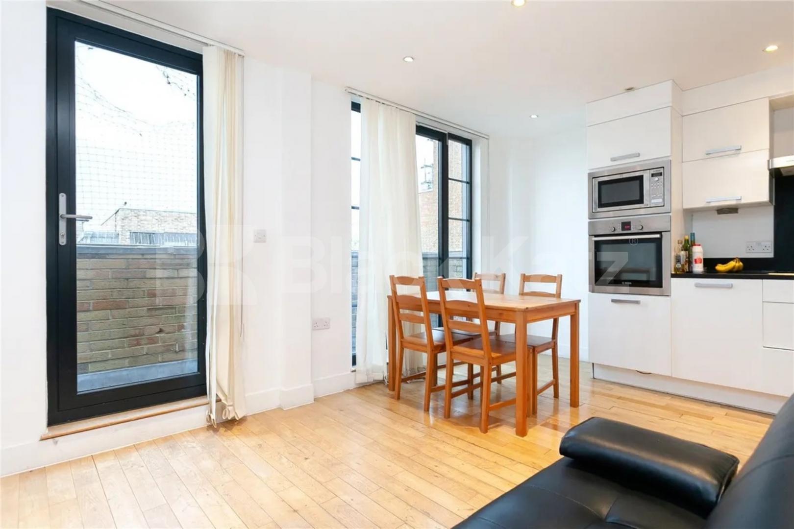 Stylish 2 double bedroom property with access to private balcony York Way, Islington / Caledonian Road