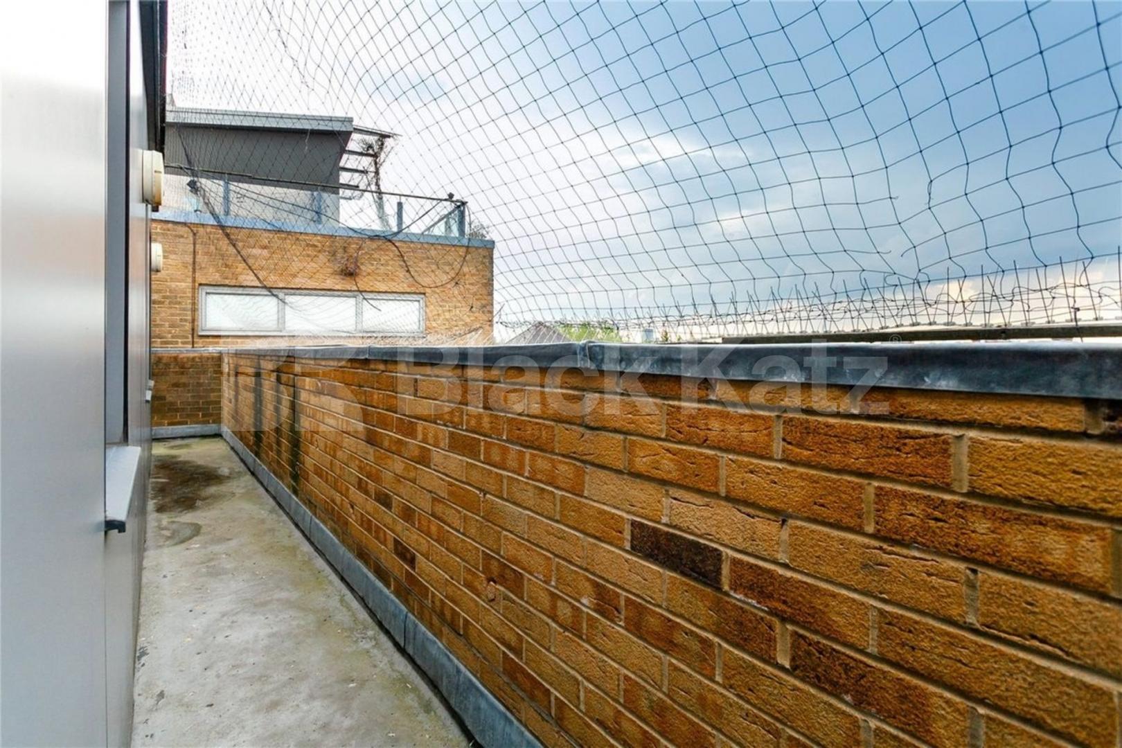 Stylish 2 double bedroom property with access to private balcony York Way, Islington / Caledonian Road