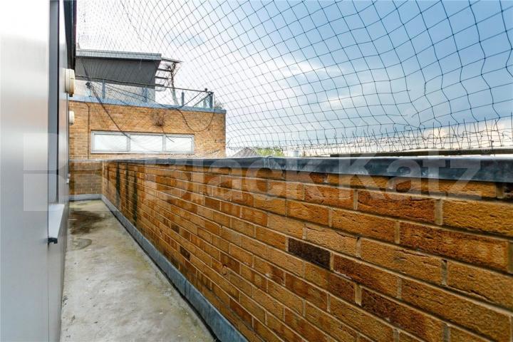 Stylish 2 double bedroom property with access to private balcony York Way, Islington / Caledonian Road