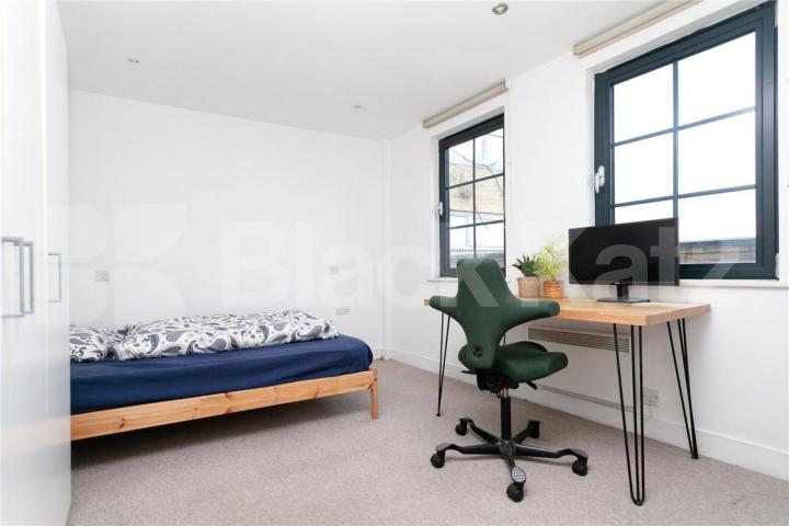 Stylish 2 double bedroom property with access to private balcony York Way, Islington / Caledonian Road