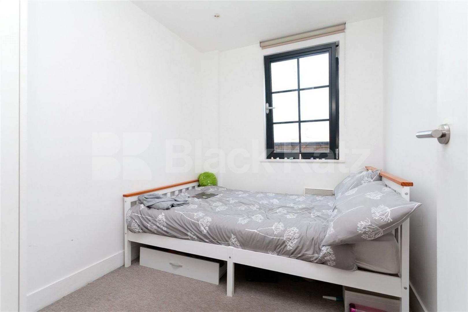 Stylish 2 double bedroom property with access to private balcony York Way, Islington / Caledonian Road