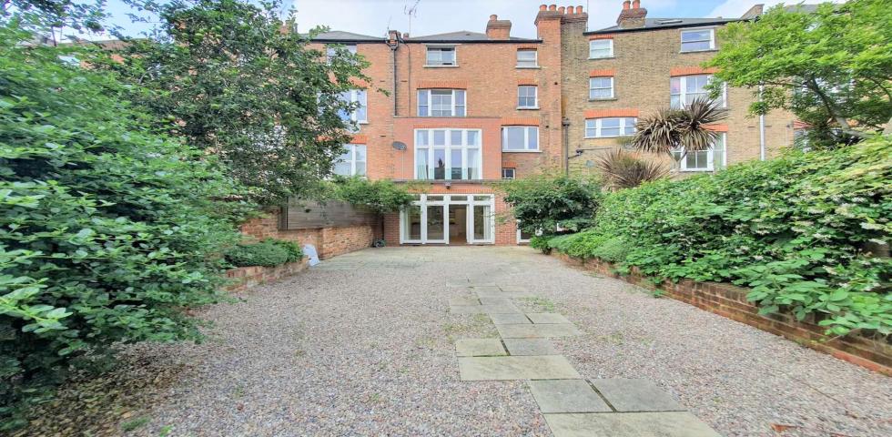 			2 Bedroom, 2 bath, 1 reception Flat			 Broadhurst Gardens, WEST HAMPSTEAD/FINCHLEY ROAD