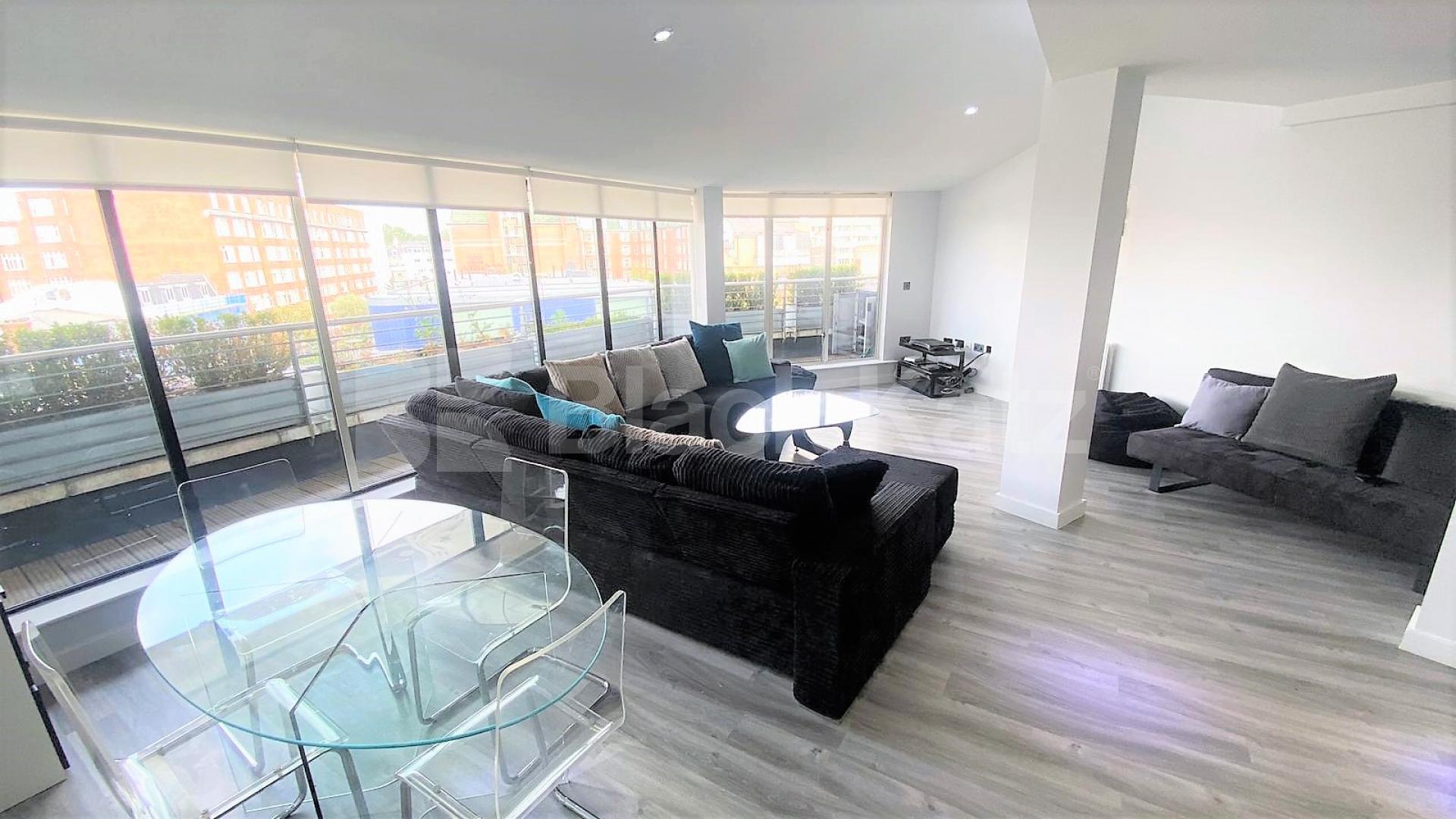 			MINUTES TO HYDE PARK!, 3 Bedroom, 2 bath, 1 reception House			 Inverness Terrace, BAYSWATER-HYDE PARK