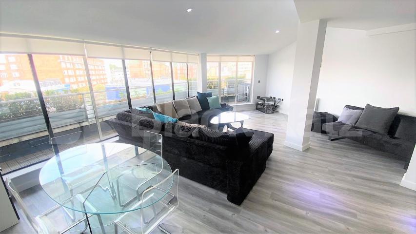 			MINUTES TO HYDE PARK!, 3 Bedroom, 2 bath, 1 reception House			 Inverness Terrace, BAYSWATER-HYDE PARK