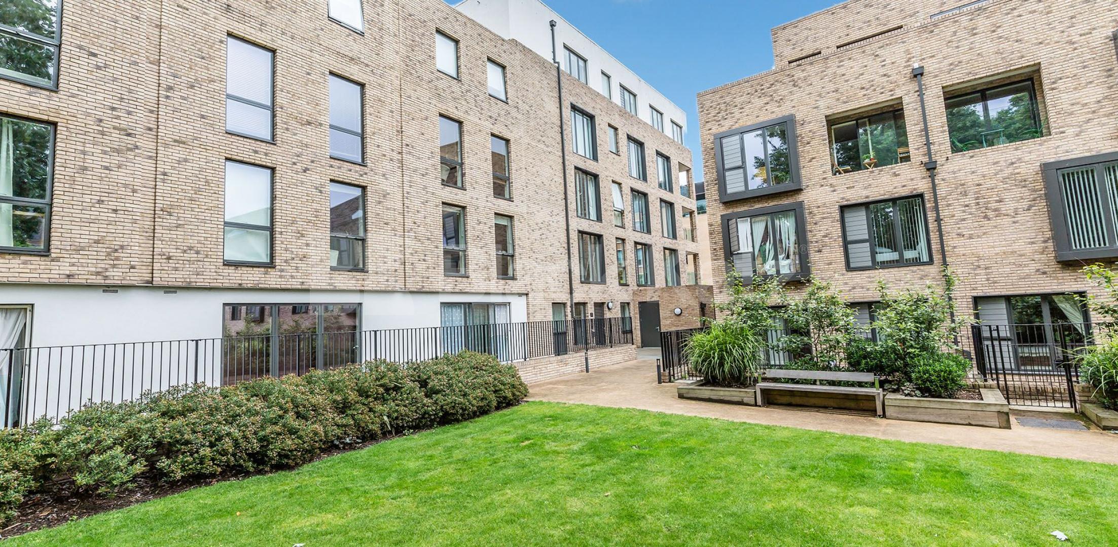 			2 BED / 2 BATH IN RUSSELL SQUARE , 2 Bedroom, 2 bath, 1 reception Flat			 Sidmouth Street, RUSSELL SQUARE