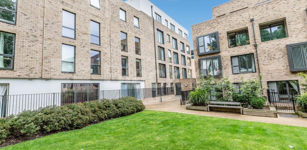			2 BED / 2 BATH IN RUSSELL SQUARE , 2 Bedroom, 2 bath, 1 reception Flat			 Sidmouth Street, RUSSELL SQUARE