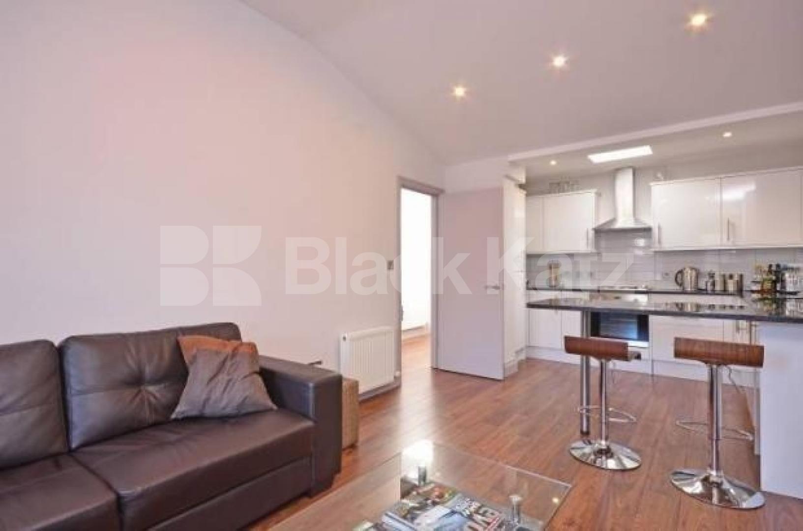 Stunning spacious two bed in central zone 1 location mins to park & tube Weymouth Mews, Marylebone