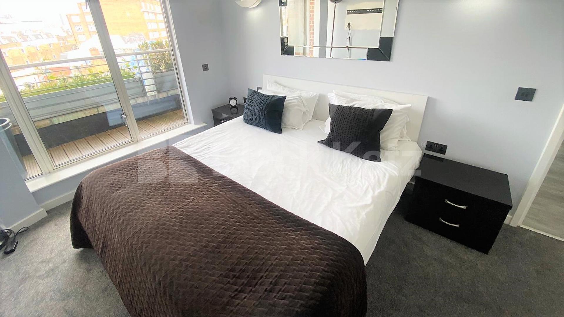 			MINUTES TO HYDE PARK!, 3 Bedroom, 2 bath, 1 reception House			 Inverness Terrace, BAYSWATER-HYDE PARK