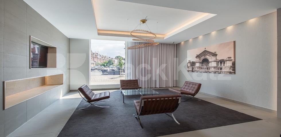 			New Instruction! Private balcony! , 2 Bedroom, 1 bath, 1 reception Apartment			 Smithfield Square , Crouch End / Hornsey