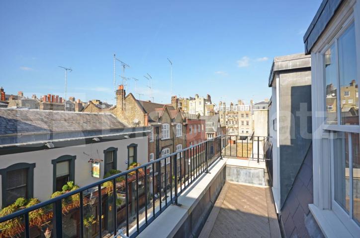 Stunning spacious two bed in central zone 1 location mins to park & tube Weymouth Mews, Marylebone
