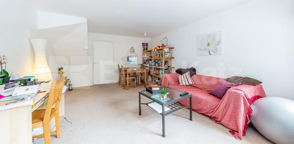 			2 Bedroom, 1 bath, 1 reception Flat			 High Road, East Finchley