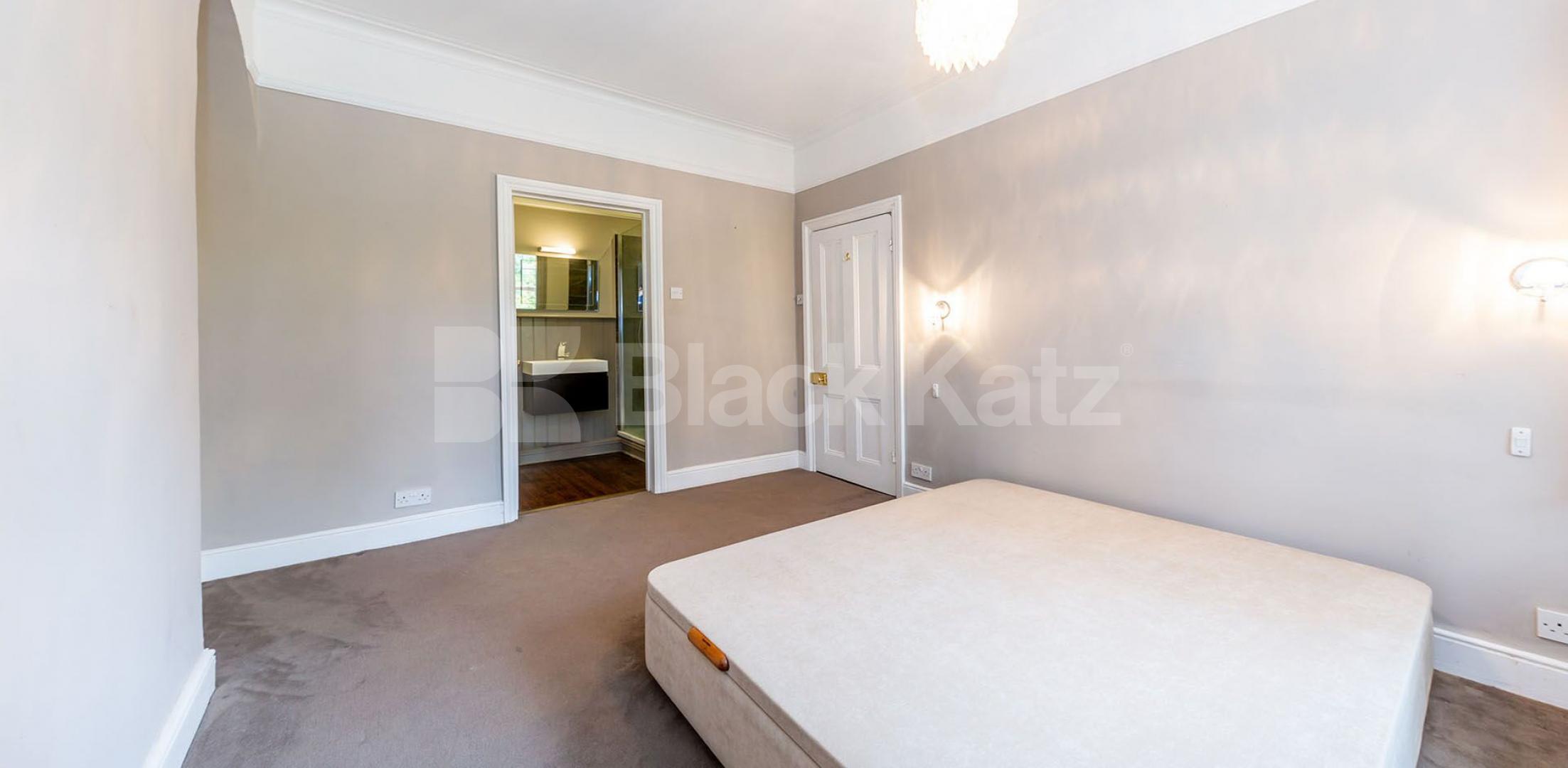 			WHOLE HOUSE WITH A GARDEN, 4 Bedroom, 1 bath, 1 reception House			 Chase Side, Enfield