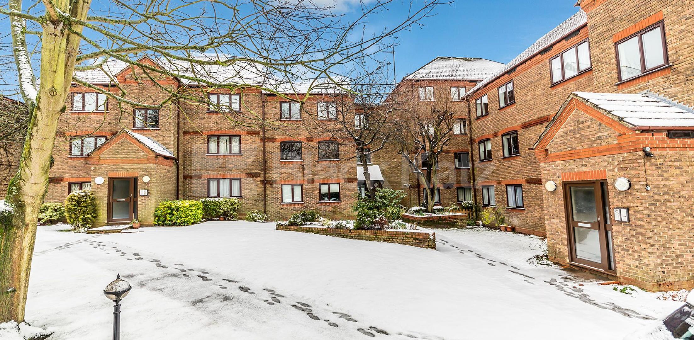 			Off Street Parking, 2 Bedroom, 1 bath, 1 reception Flat			 Caroline Close, MUSWELL HILL