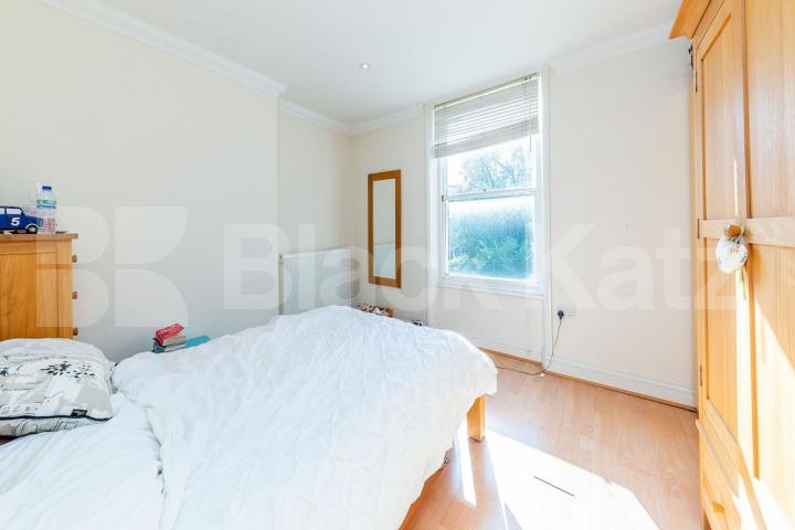  Beautiful & spacious 1 double bedroom property on the very popular Weston Park Weston Park , Crouch End