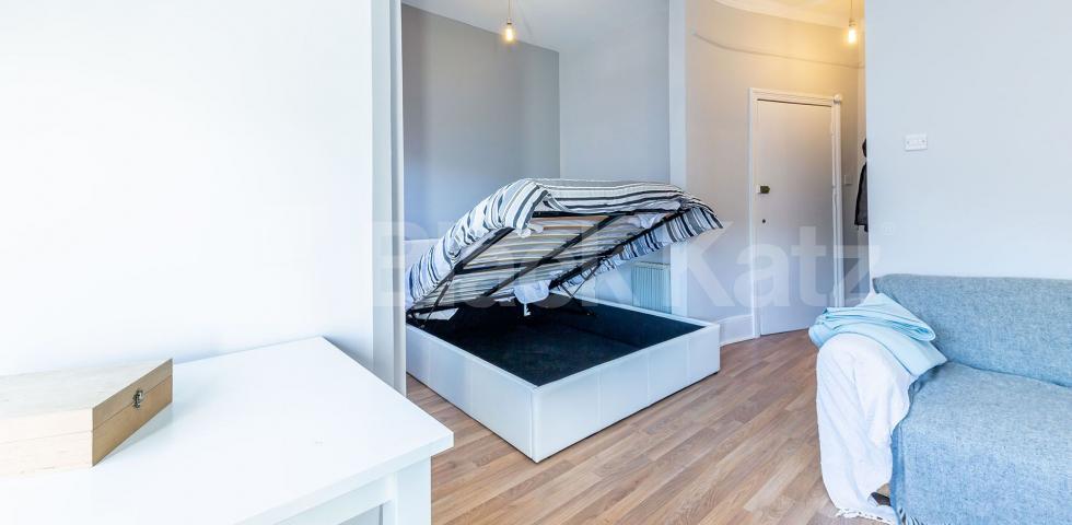 			Studio Apartment, 1 bath, 0 reception Flat			 Muswell Avenue , Muswell Hill