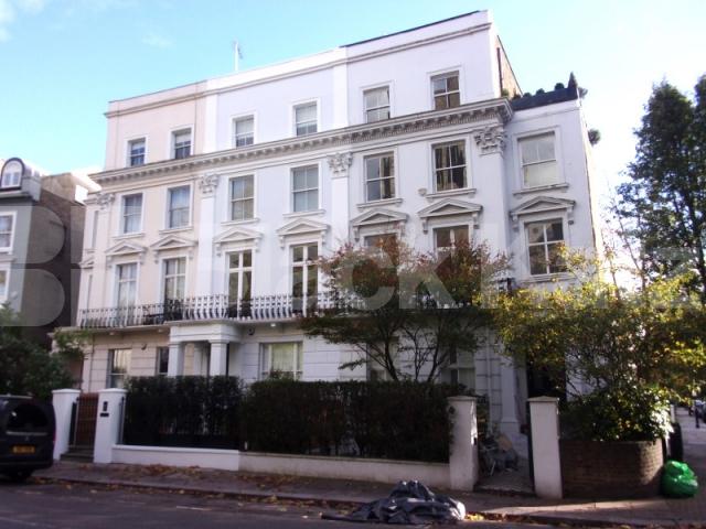 Recently refurbished 3 bed 2 bath within a period house with garden Talbot Road , Notting Hill