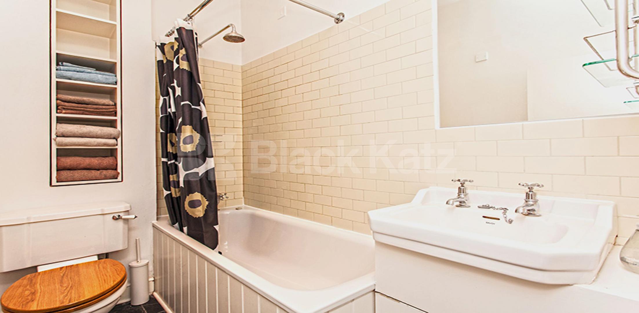 Stunning two bed set within a period house in zone 1 location  Granville Square, Clerkenwell / Farringdon